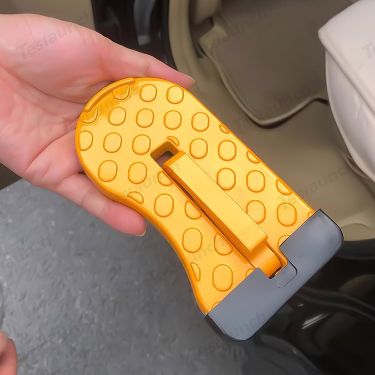 Foldable Car Door Step with Safety Hammer for All Cars - T-Launch