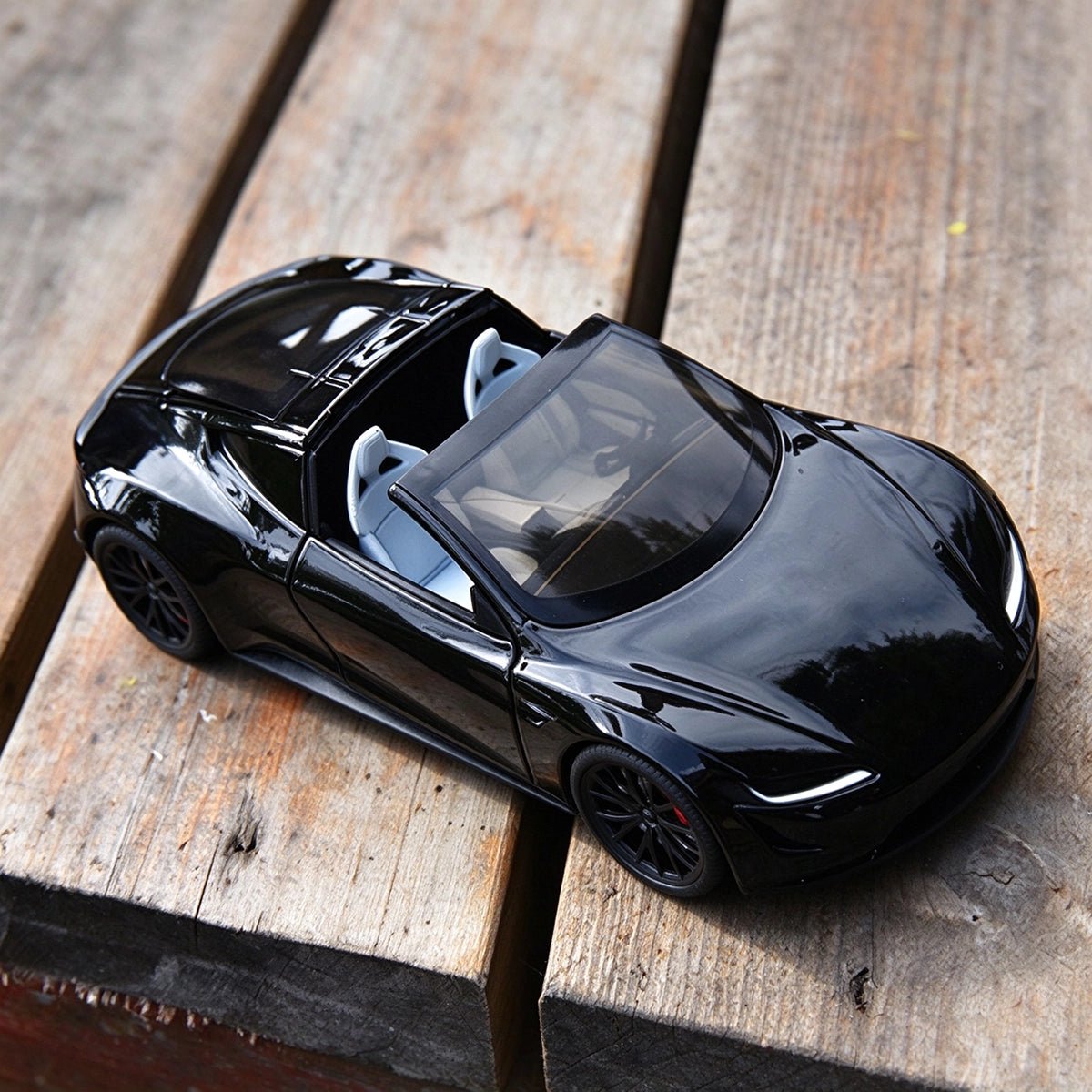1:24 Tesla Roadster Diecast Model Car with Charging Pile - T-Launch